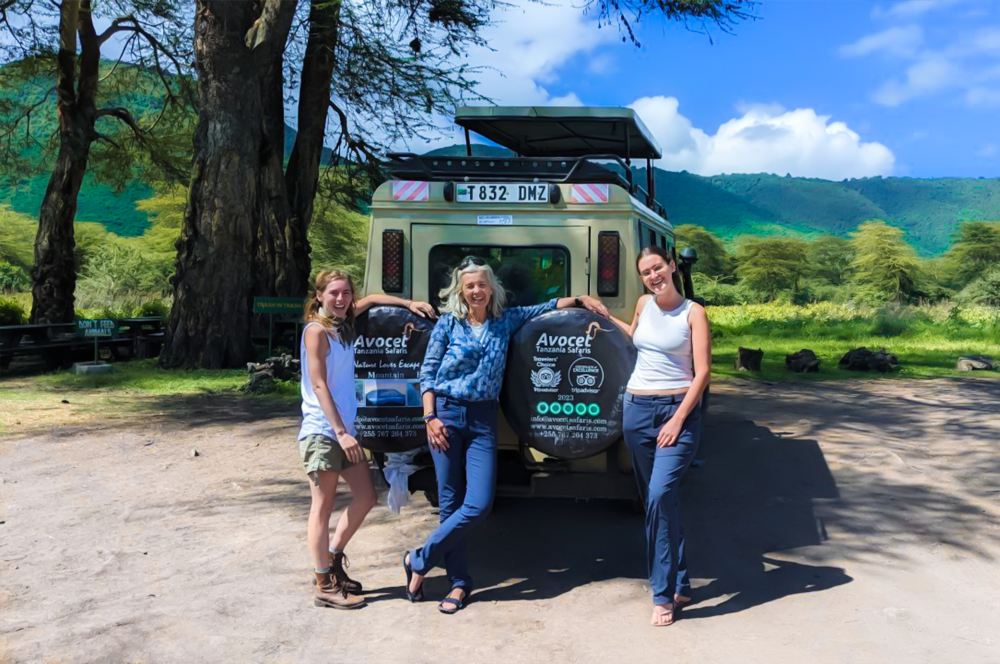 tourism_landcruiser
